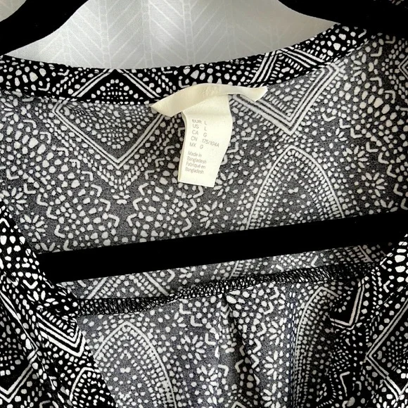 H&M Blouse - Picture 2 of 3